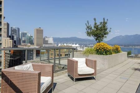 1BR Stunning view in DT Gastown in Vancouver, Canada