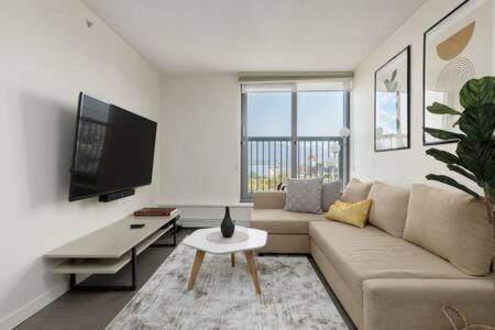 1BR Stunning view in DT Gastown in Vancouver, Canada