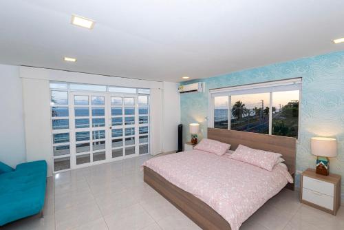 Triple Room with Sea View image 3