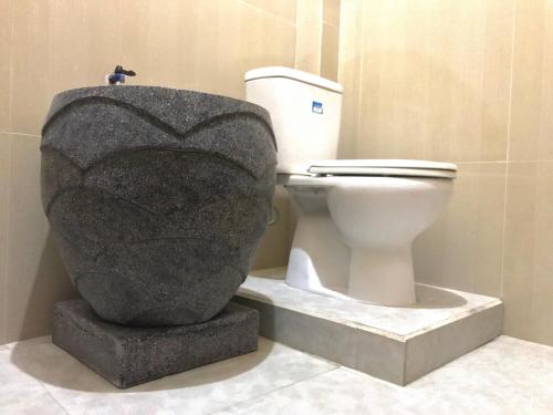 Baño, Grand Hagawa Syariah near Alun Alun Lamongan RedPartner in Lamongan