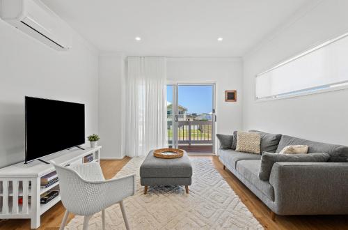 บ้านเดี่ยว 4 ห้องนอน 2 ห้องน้ำส่วนตัว ขนาด 10 ตร.ม. – เซลิค ฮิลล์ (The White House - C21 SouthCoast Holidays) in เซลิค ฮิลล์
