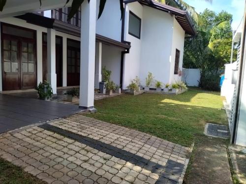 Colombo Villa Near Bolgoda Lake 5 Bed 2.5 Bath