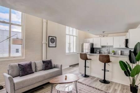 CozySuites 2BR - 2BA with Skybridge Access #1