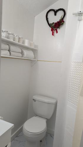 Private, Spacious & Comfy 1 bedroom Entire Suite With Separate Entry & Free Parking in Holbrook, USA