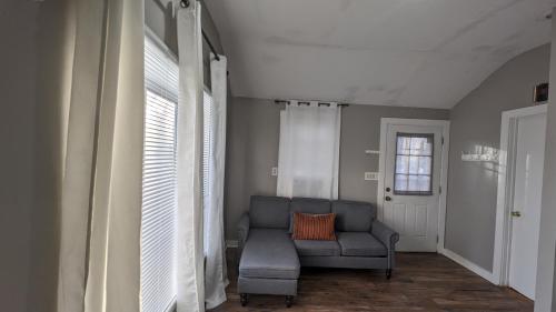 Private, Spacious & Comfy 1 bedroom Entire Suite With Separate Entry & Free Parking in Holbrook, USA