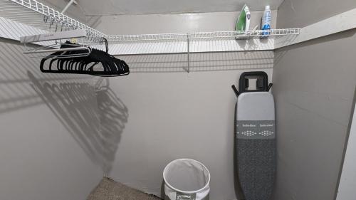 Private, Spacious & Comfy 1 bedroom Entire Suite With Separate Entry & Free Parking in Holbrook, USA