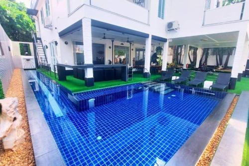 Luxury 7 Bedroom Villa In Rawai (GCR1)