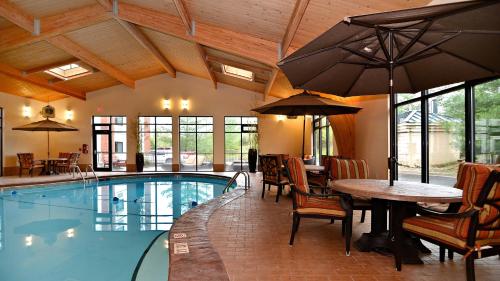 Swimming pool, Holiday Inn Express Branson- Green Mountain Drive By IHG in Branson (MO)