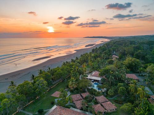 Sunset del Mar Beach Resort in Esterillos Este