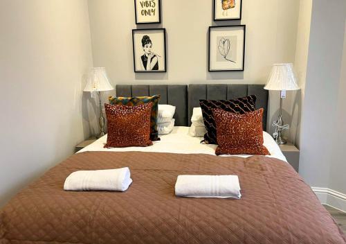 Aisiki Stays Apartments at Enfield, Air-conditioned & Pet-Friendly, Ground Floor, 3-Bedroom & 2-Bathroom Flat, King or Twin Beds with Garden, Free Wi-Fi and Parking Space, Londyn (zdjęcie 3)