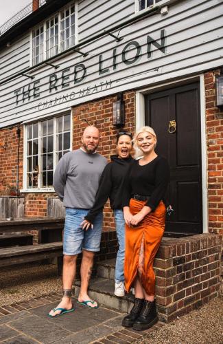 外部景觀, The Red Lion Charing Heath in 查靈