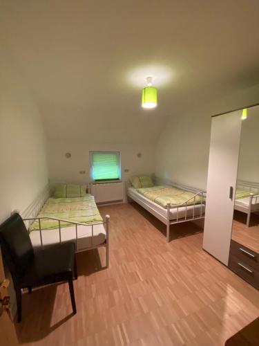 2 twin beds
