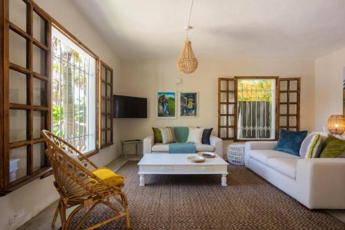 Quaint 4-Bedroom Cottage in a fishing village