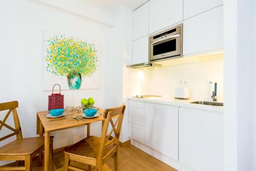 One-Bedroom Apartment image 6