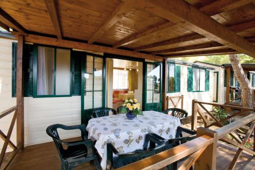 2 bedrooms, 3 beds