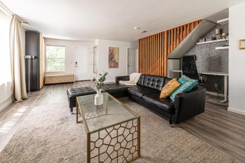 The Lake House - Modern Retreat near Denver Airport in Brighton, USA