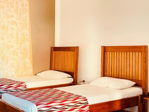 2 twin beds