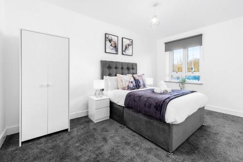 The Marsons Collection - 2 Bedrooms Apartment - Balcony - Secure Parking - 1MC in Oldbury