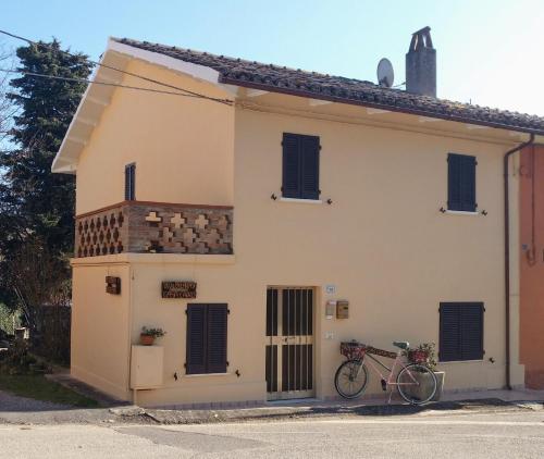 Casa Cairo Rooms&Services, Mombaroccio