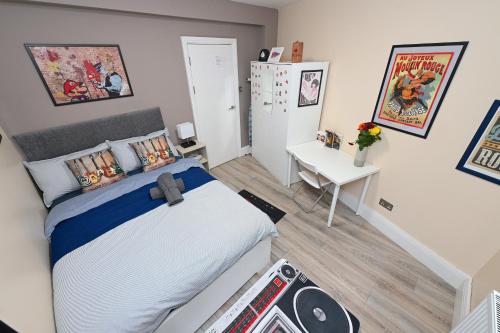 SUPERB 4 BEDROOM FLAT in THE HEART OF CAMDEN TOWN, Londýn (fotografie 3)