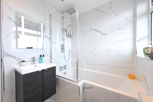 SUPERB 4 BEDROOM FLAT in THE HEART OF CAMDEN TOWN, Londýn (fotografie 6)