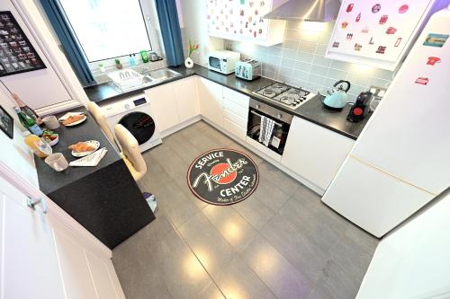 SUPERB 4 BEDROOM FLAT in THE HEART OF CAMDEN TOWN, Londýn (fotografie 7)