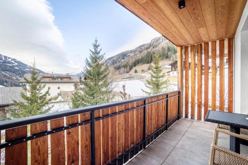 Two-Bedroom Deluxe Apartment with Garden View