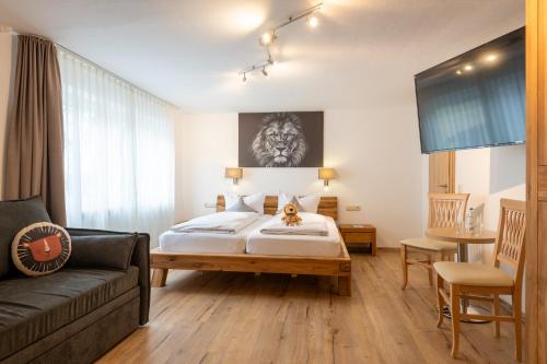 2 bedrooms, 3 beds
