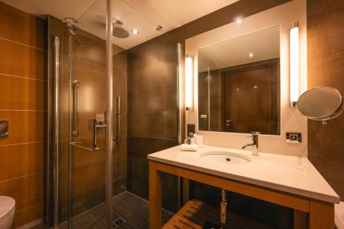 527245489 Radisson Blu Royal Hotel Dublin