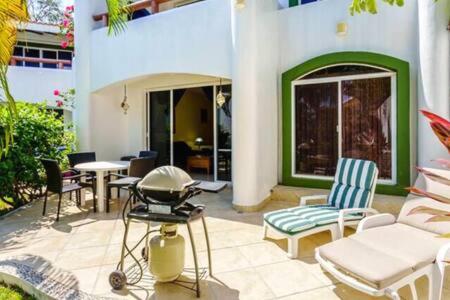 Perfect Villa with Pool Access and Close to the Beach
