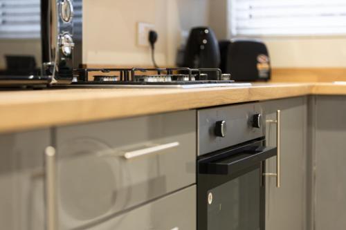 ห้องครัว, 'Weston House' Newly Renovated Family and Workspace Business Cosy Home in Runcorn, Cheshire ENTIRE H in รันคอร์น