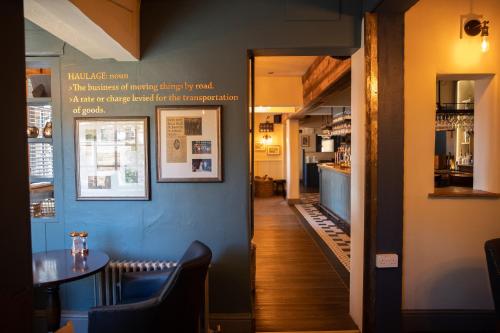 المنظر الخارجي, The Dog in Over Peover in نوتس فورد