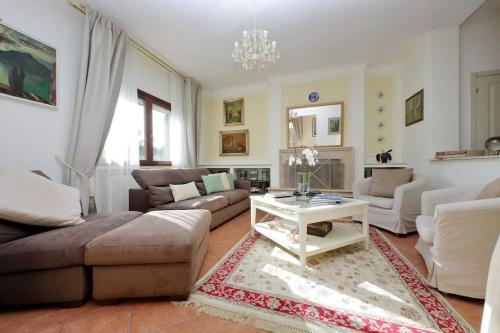 VILLA ROSA LUCIA Luxury&Relax- Apartment with PRIVATE POOL GARDEN Near Rome