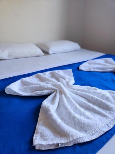 3 twin beds