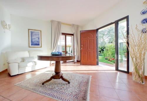 VILLA ROSA LUCIA Luxury&Relax- Apartment with PRIVATE POOL GARDEN Near Rome