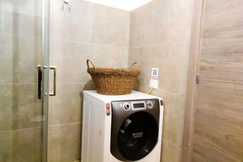 One-Bedroom Apartment image 2