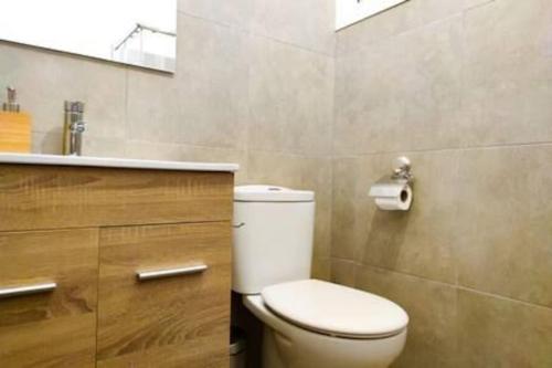 One-Bedroom Apartment image 3