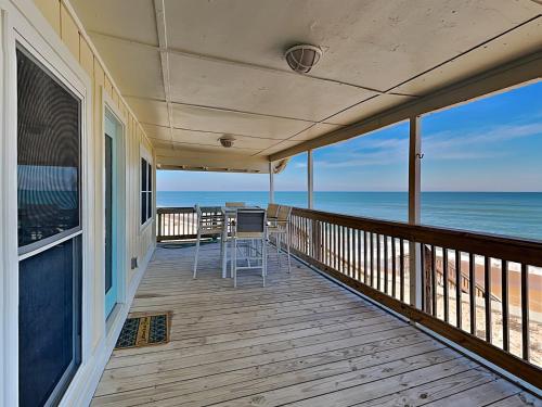 Cozy Cottage, 3 Bedrooms, Sleeps 6, Ocean Front, Pet Friendly, WiFi