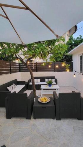 Beautiful house in the city - image 3