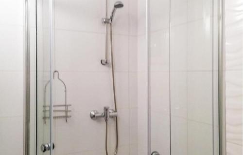 Vannas istaba, 4 Bedroom Amazing Home In Kamianna in Labowa