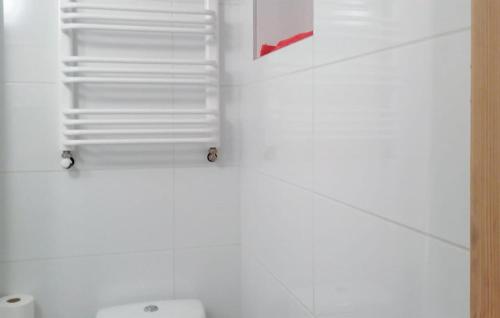 Vannas istaba, 4 Bedroom Amazing Home In Kamianna in Labowa