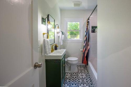 Cottage in Midtown, Central Location Cottage in Midtown, Central Location