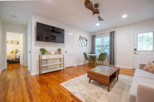 Cottage in Midtown, Central Location Cottage in Midtown, Central Location