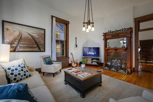 Historic NashVilla on Music Row - 2 King Suites in Nashville, USA