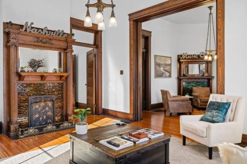 Historic NashVilla on Music Row - 2 King Suites in Nashville, USA