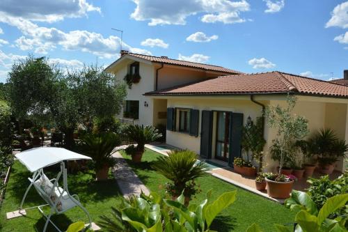 VILLA ROSA LUCIA Luxury&Relax- Apartment with PRIVATE POOL GARDEN Near Rome