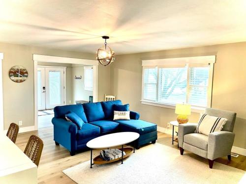 Winter Igloo Getaway & Birding Lake House in Sand Beach, USA
