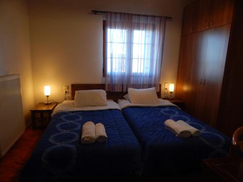 2 twin beds