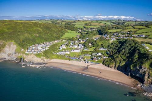 Luxury three bedroom coastal cottage