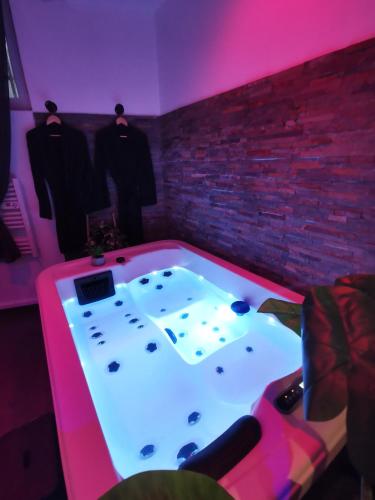 Cocoon d'Allauch in Алош